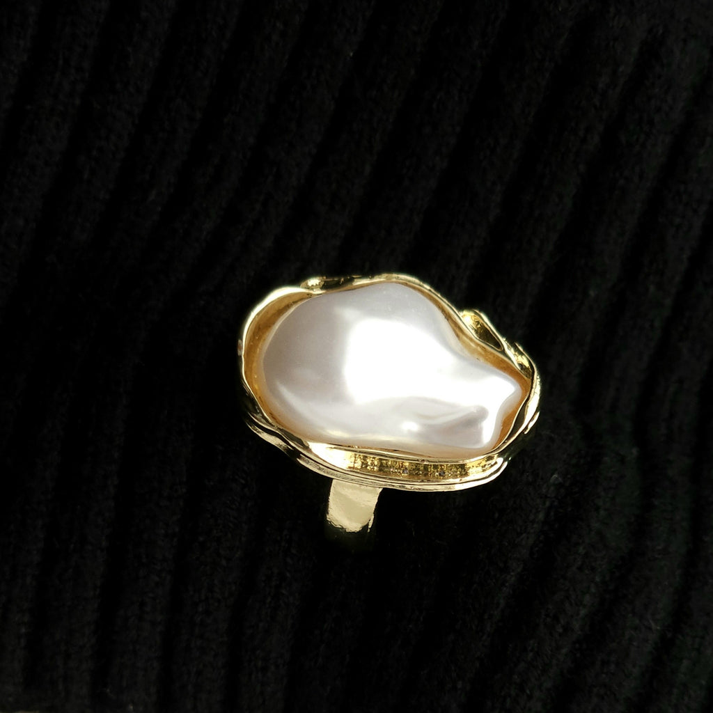 Retro Pearl Ring