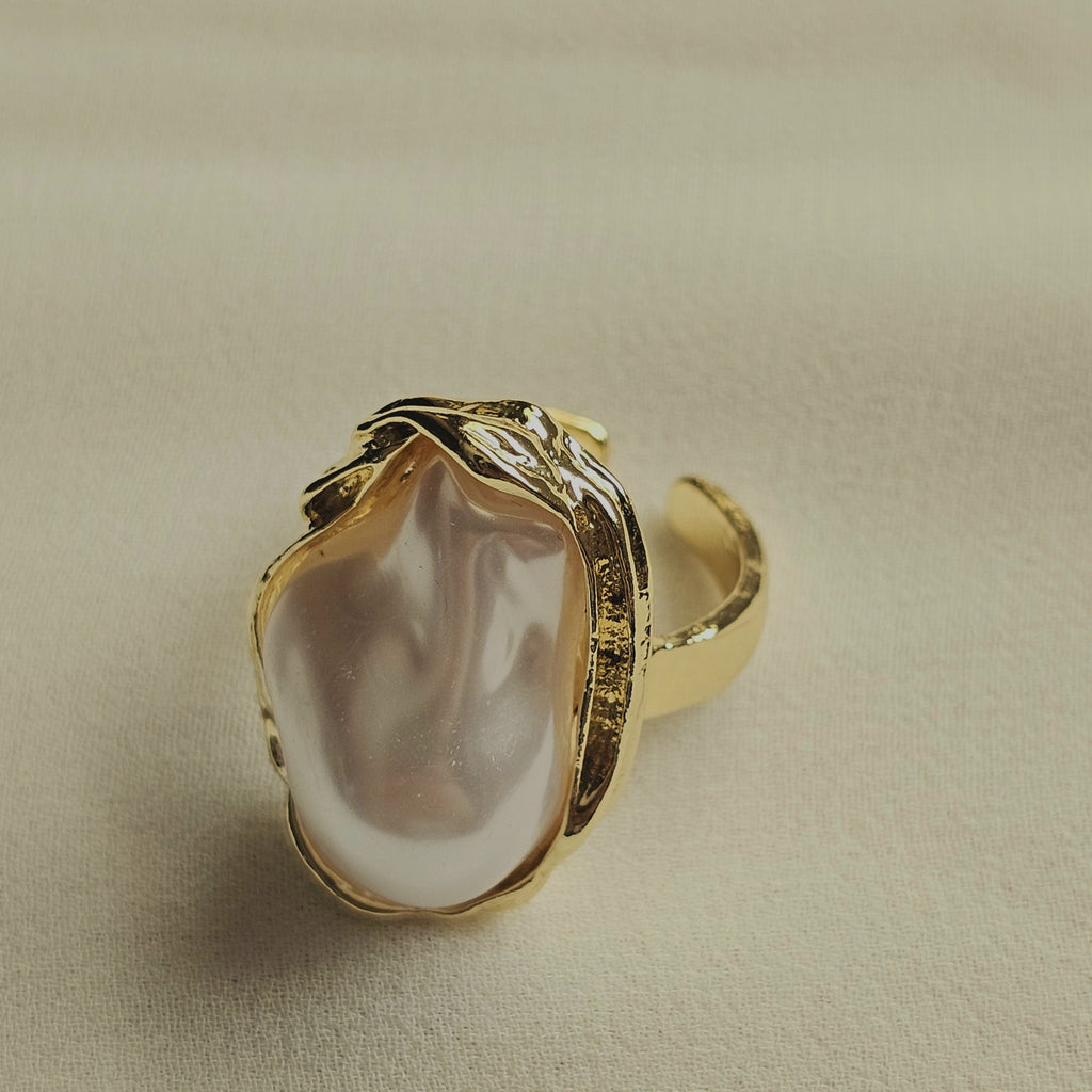 Retro Pearl Ring
