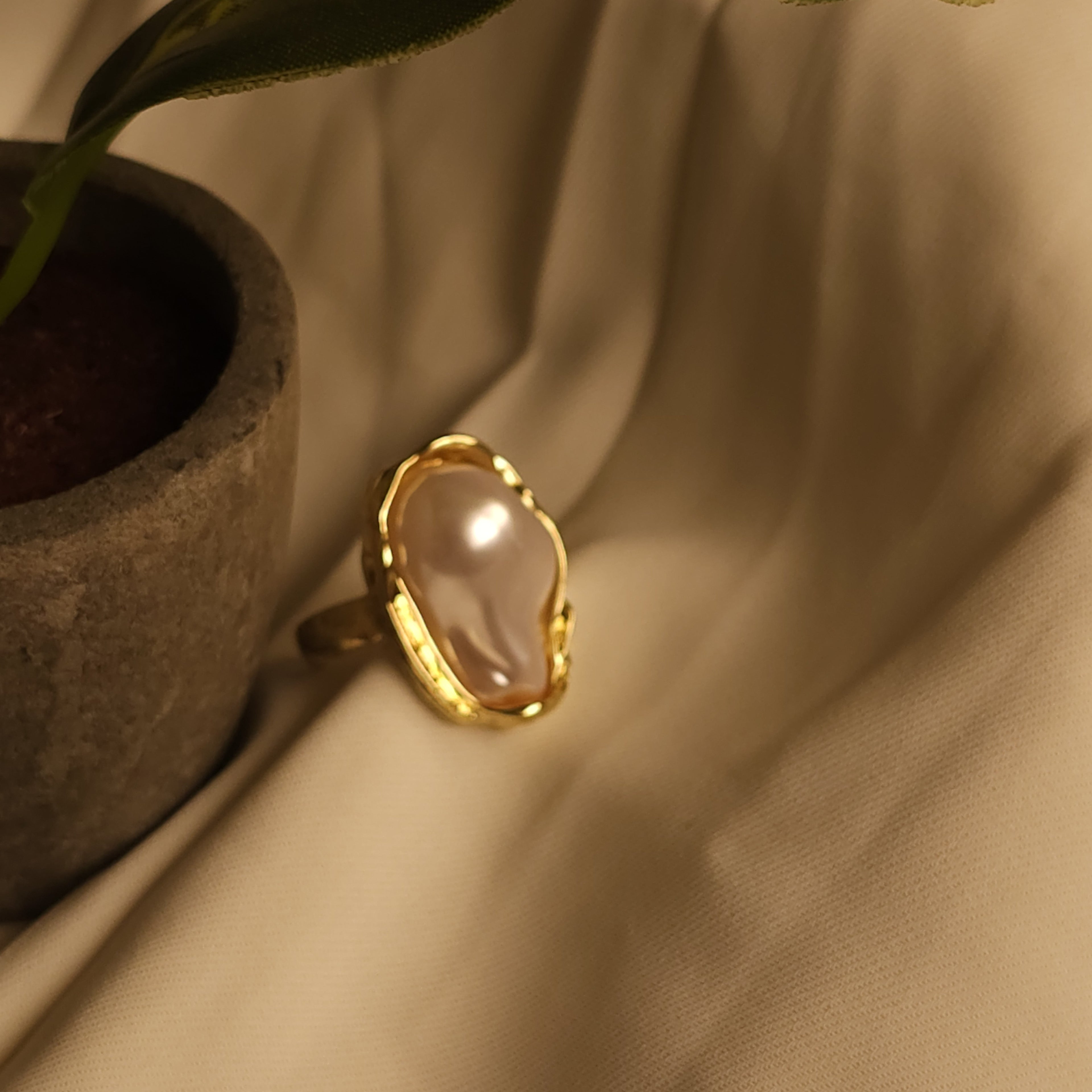 Retro Pearl Ring