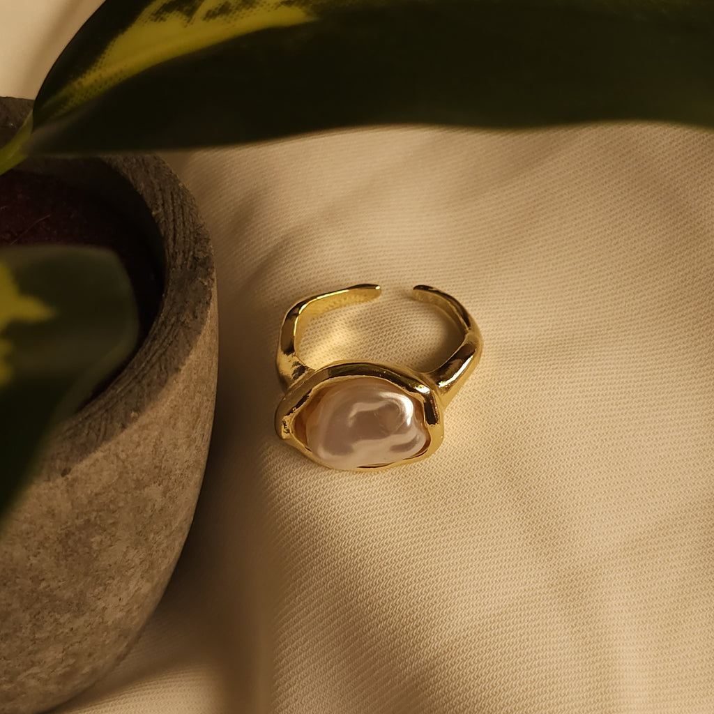 Retro Asymmetrical Pearl Ring