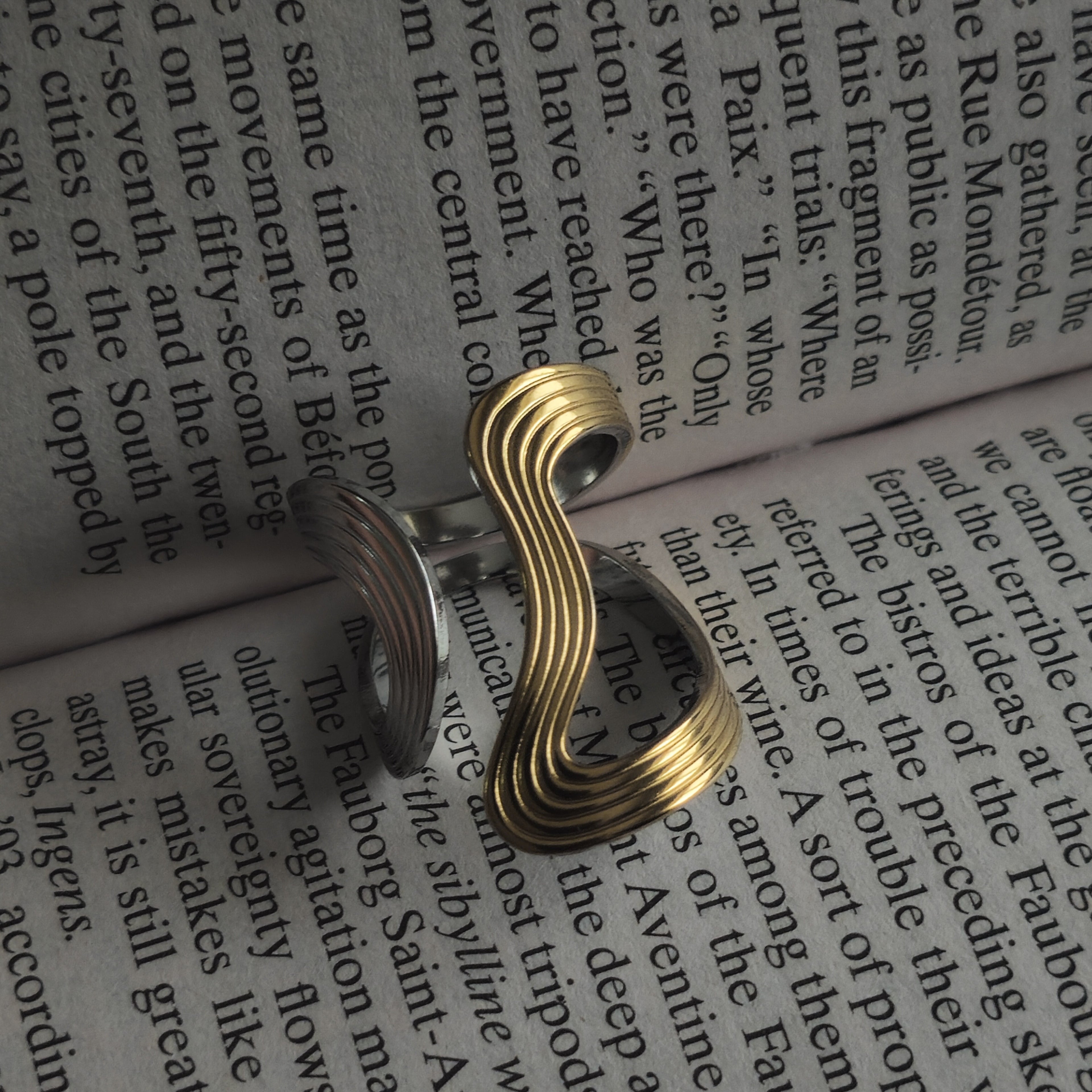 Dual-Tone Geometric Ring