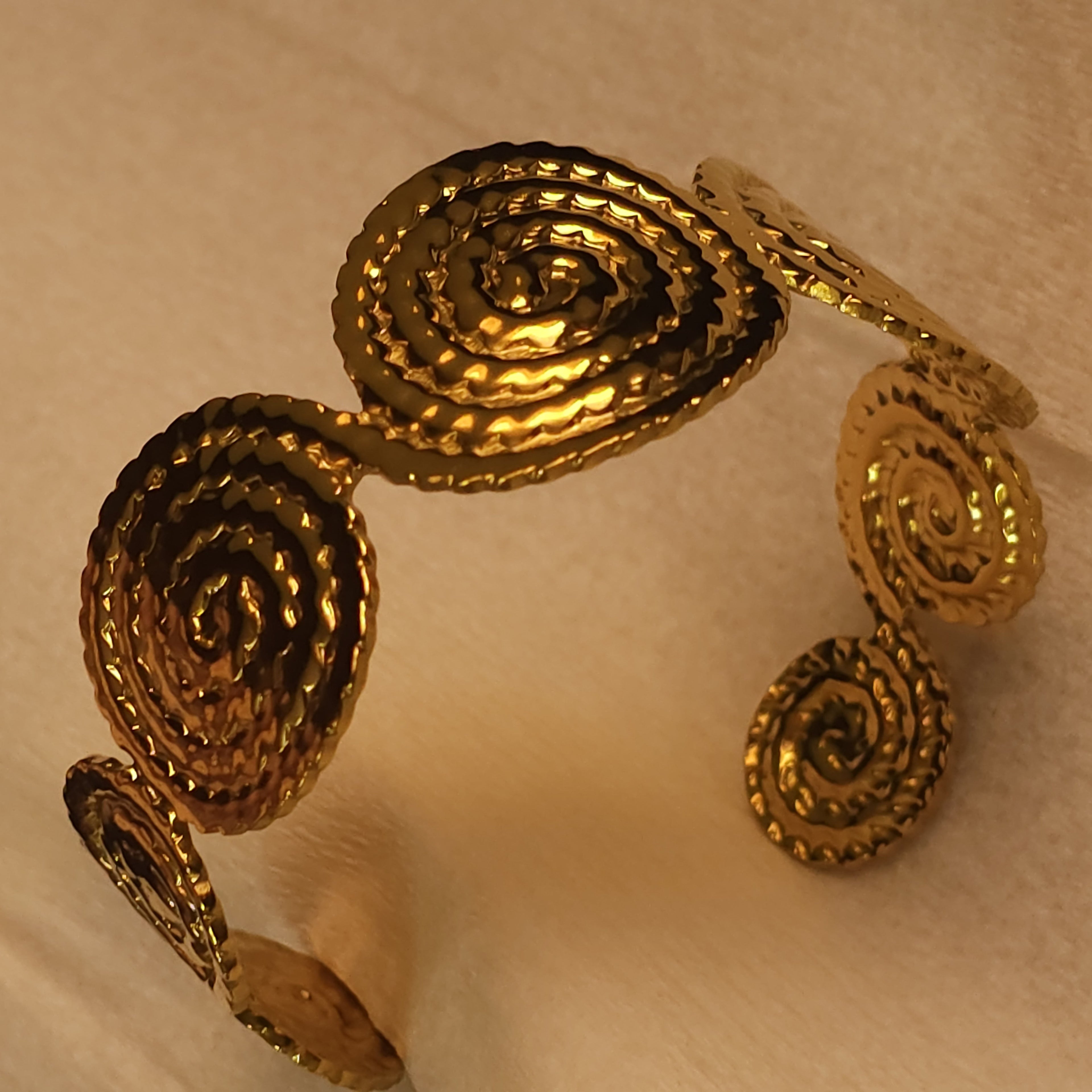 Spiral Summer Handcuff